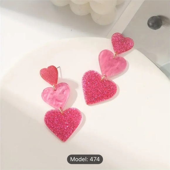 Mother’s Day triple heart pink tones acrylic drop earrings for women NWT - Picture 4 of 7